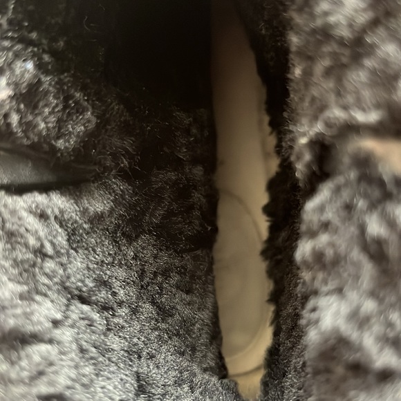 Black Chanel ankle boots with fur size 37 - Picture 4 of 6